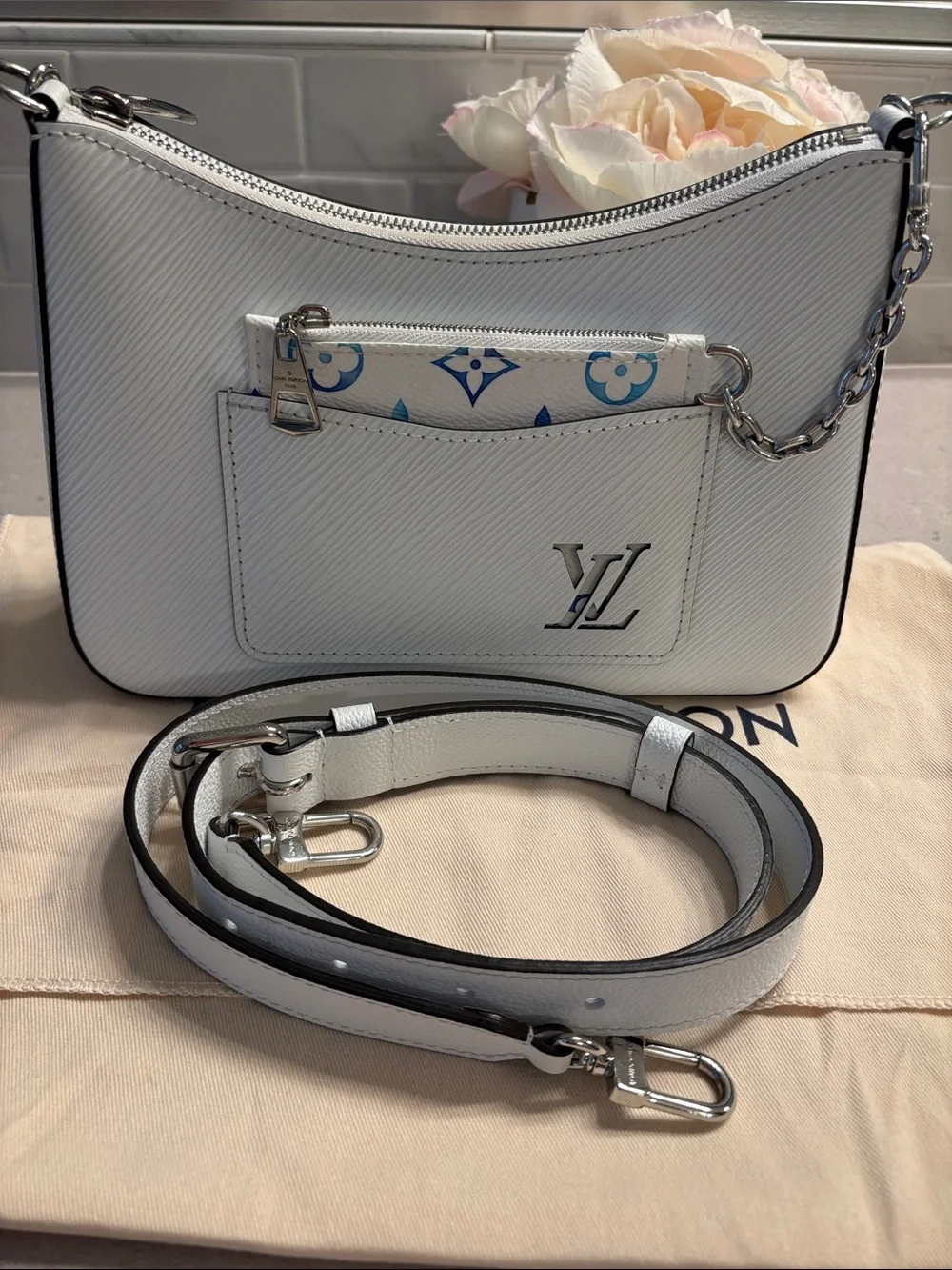 Louis Vuitton White Epi Leather Shoulder Bag with Silver Hardware